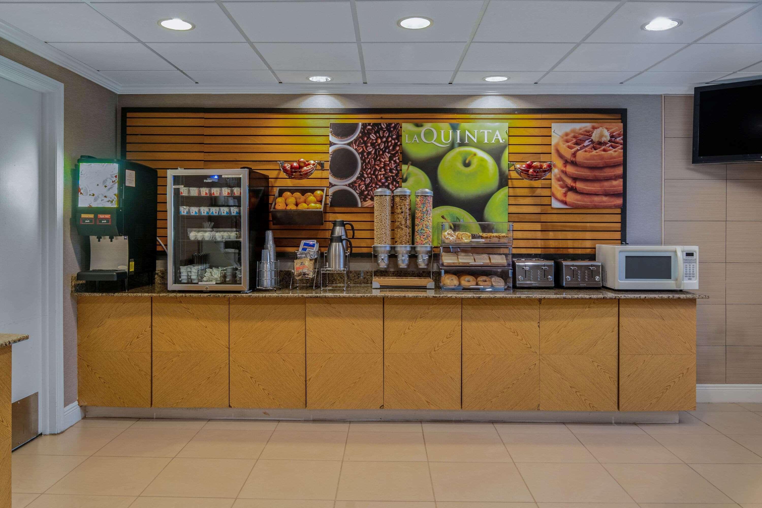 La Quinta By Wyndham Naples East Hotel Golden Gate Bagian luar foto