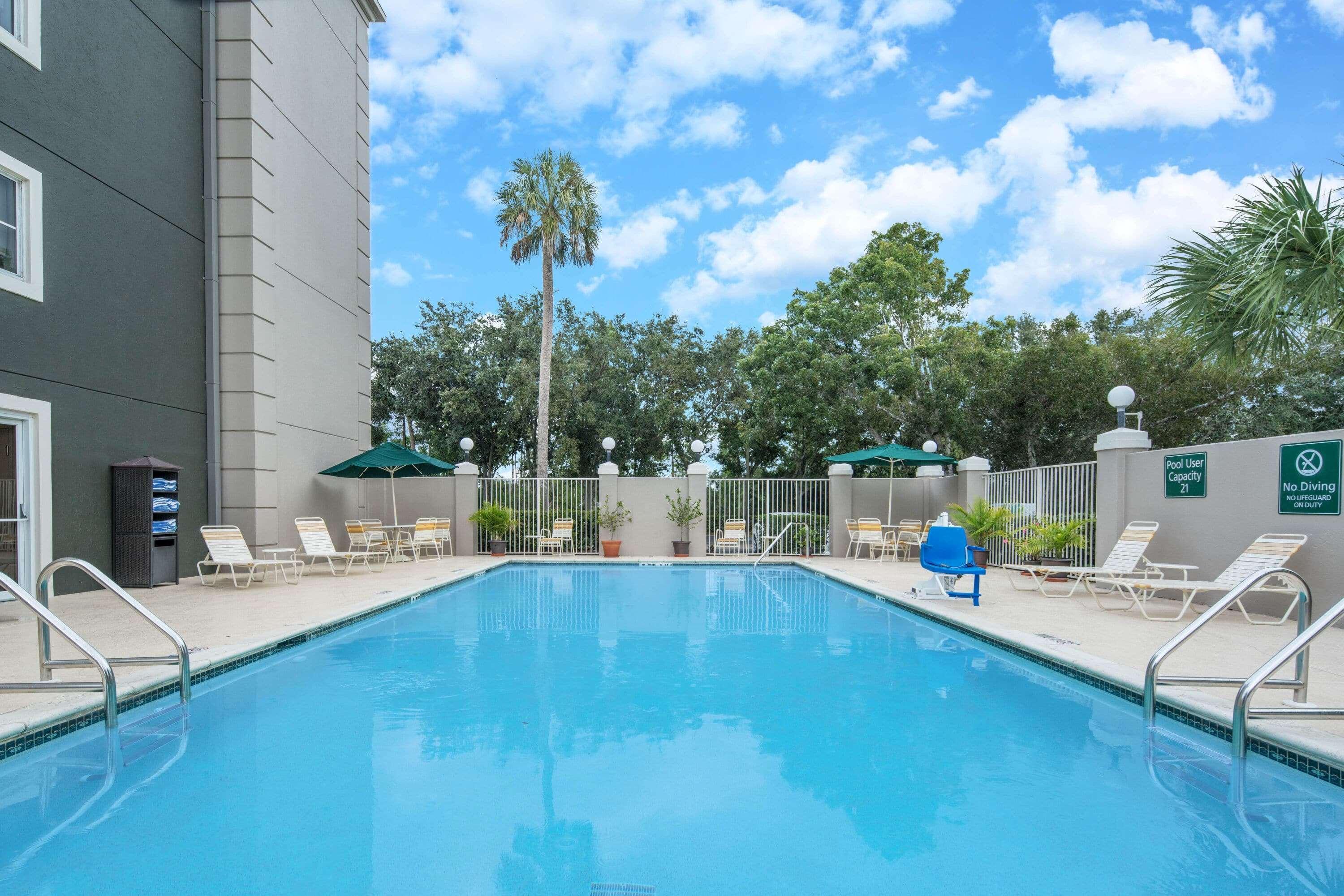 La Quinta By Wyndham Naples East Hotel Golden Gate Bagian luar foto