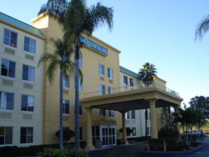 La Quinta By Wyndham Naples East Hotel Golden Gate Bagian luar foto